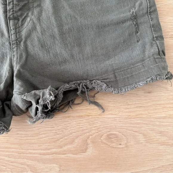 7 FOR ALL MANKIND - JEAN SHORTS - SIZE 26 - EXCELLENT CONDITION - Picture 3 of 6